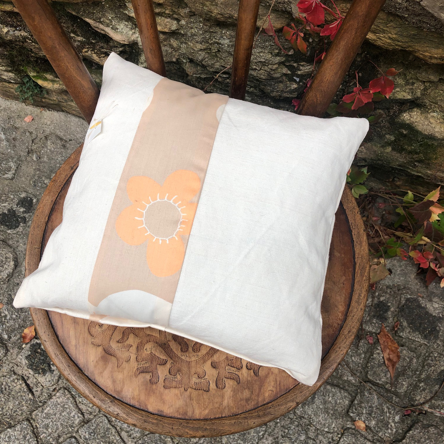 Dekokissen passend zur Bettwäsche blume beige